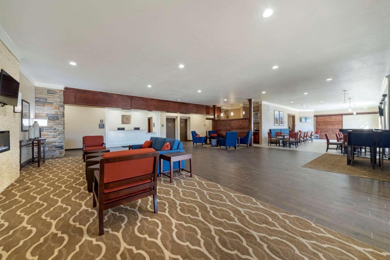Comfort Inn & Suites Harrah Choctaw 外观 照片