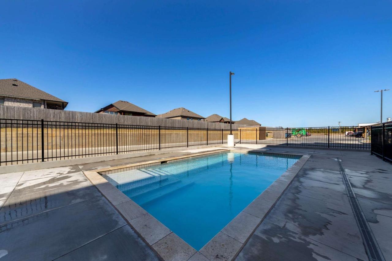 Comfort Inn & Suites Harrah Choctaw 外观 照片